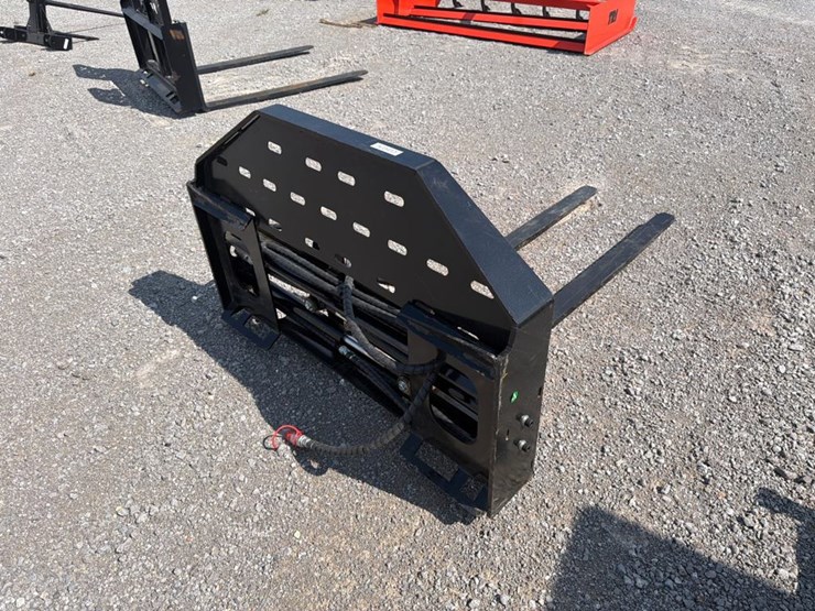 #406-•-60"-hyd-adjustable-pallet-forks-image-4