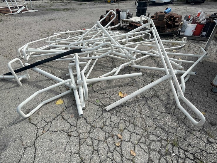 #10621-•-pile-of-aluminum-railings-image-5