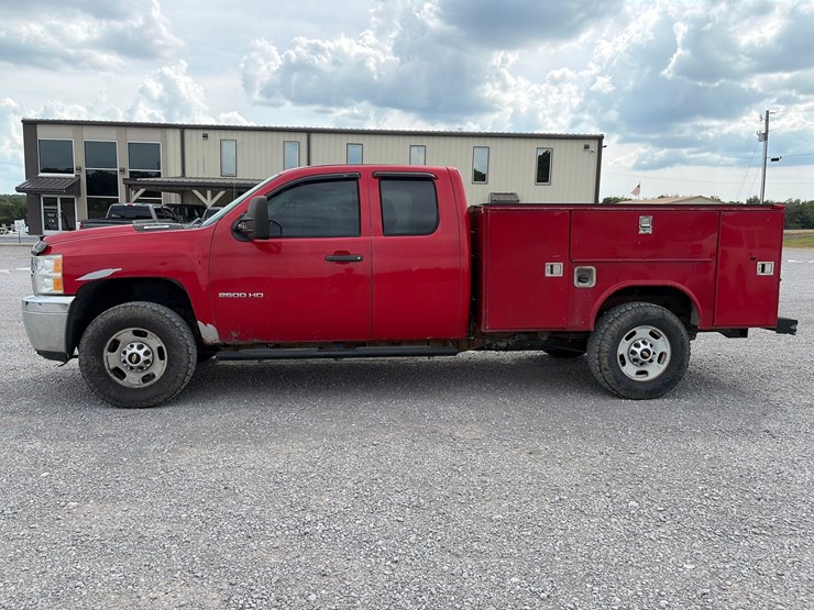 #244-•-2013-chevrolet-silverado-service-truck-image-3
