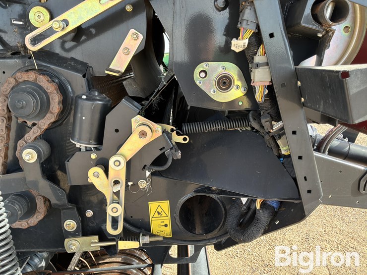 2022-case-ih-rb465-image-12