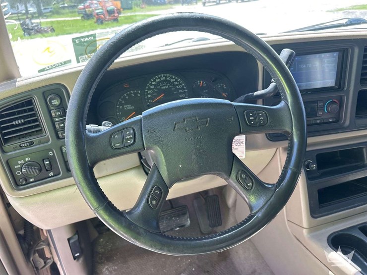 2005-chevrolet-tahoe-image-15