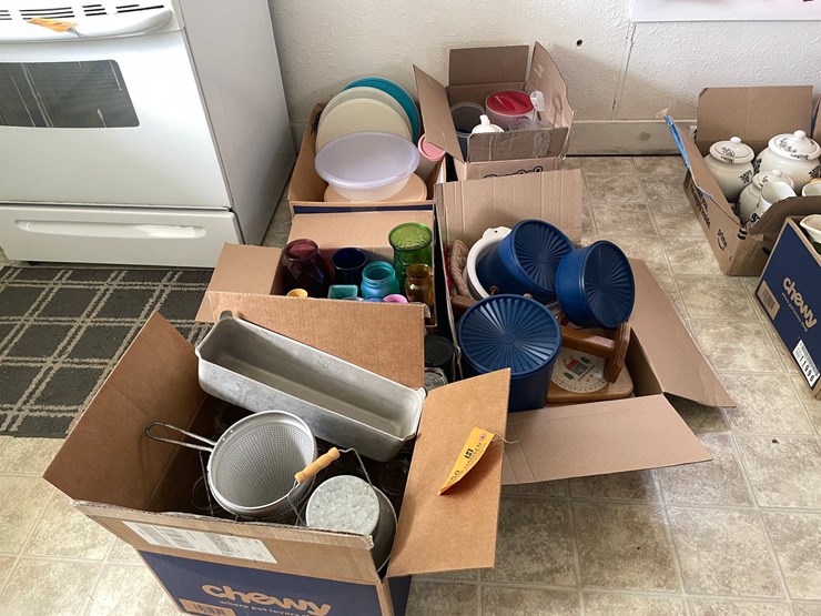 #6258-•-assortment-of-kitchen-items-image-1