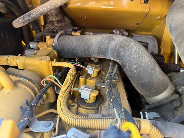 caterpillar-242d-image-30