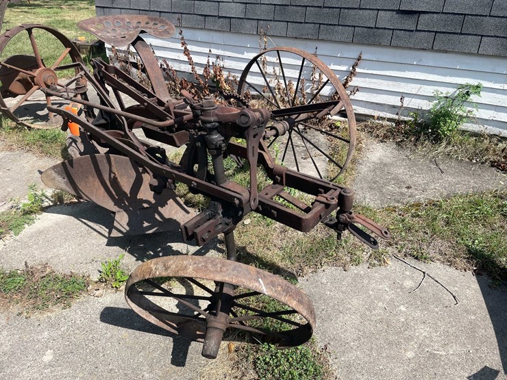 #1623-•-vintage-moldboard-plow-image-1