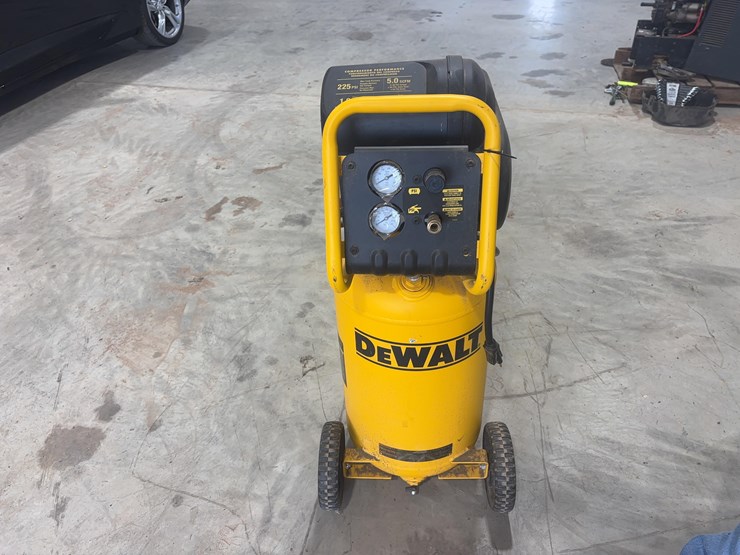dewalt-air-compressor-image-2