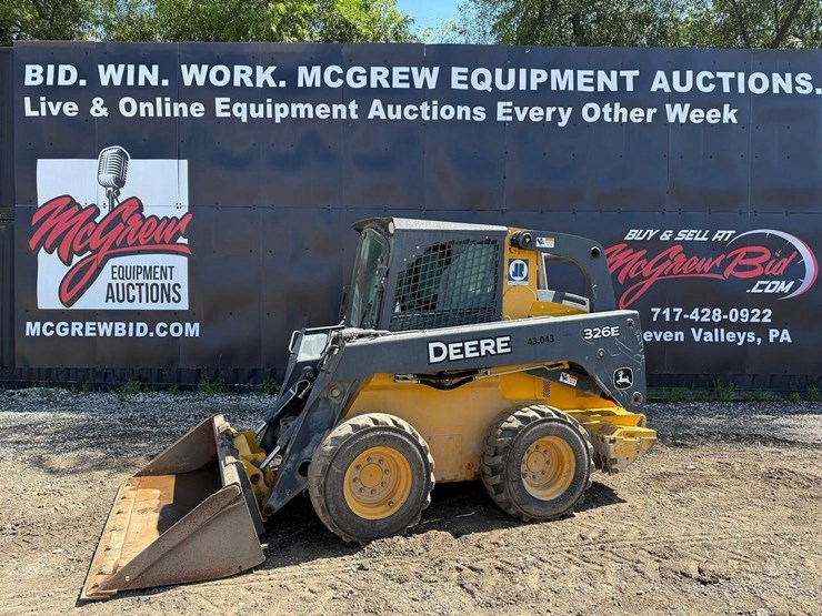 2014-deere-326e-image-1