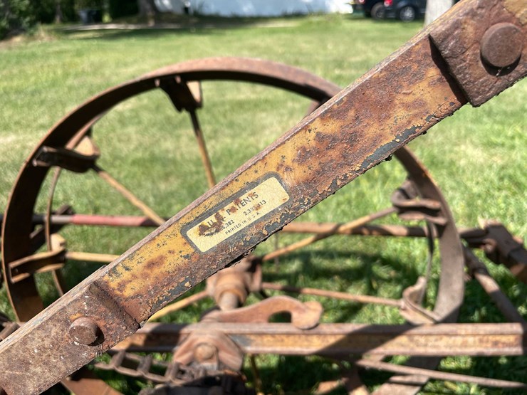 #1622-•-antique-mccormick-corn-planter-image-16