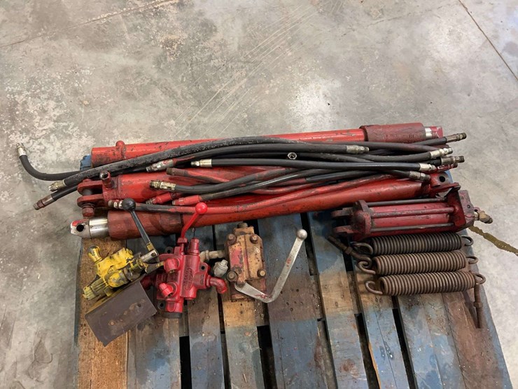 international-harvester-hydraulic-cylinders-and-parts-image-1