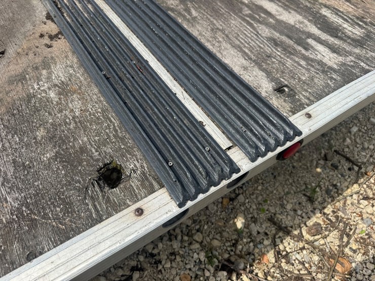 #10515-•-triton-xt-snowmobile-trailer-(located-in-rosendale-wi)-image-11