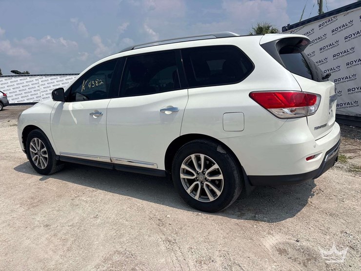 2015-nissan-pathfinder-image-4
