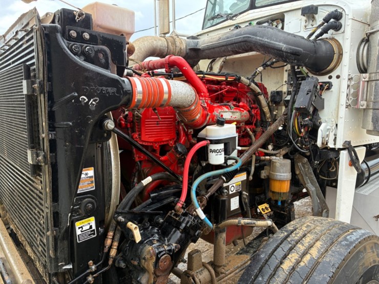 2012-peterbilt-367-image-10