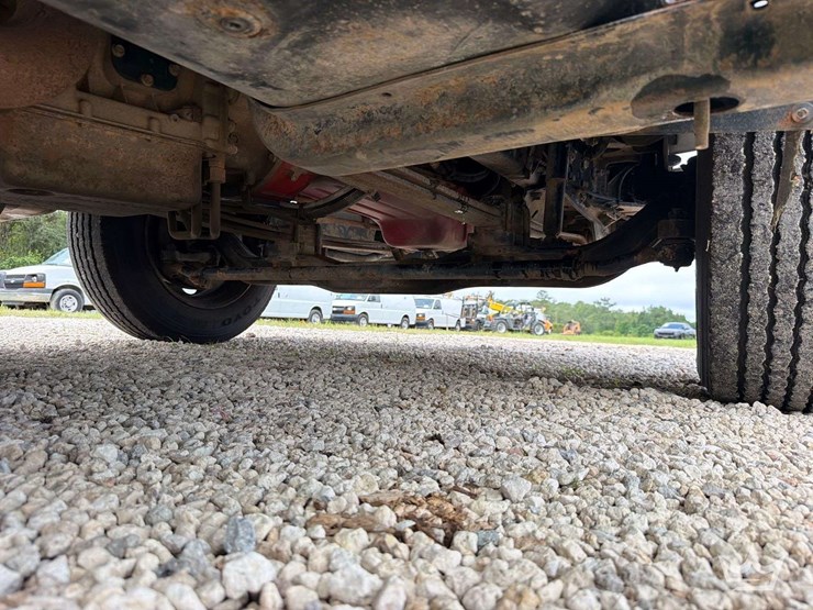 2011-ford-f650-image-32