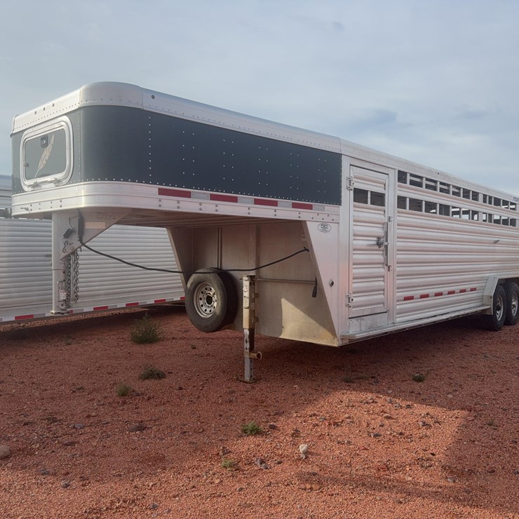 2021 Featherlite 8127-7624-STD Livestock Trailer