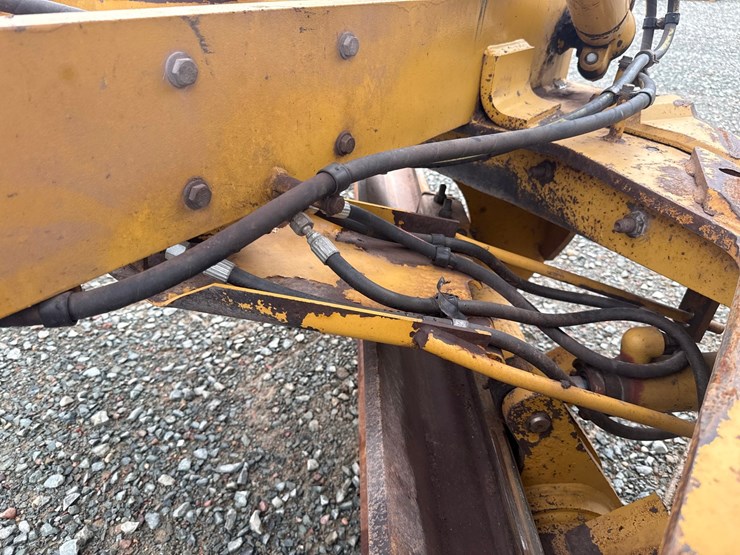caterpillar-160m-awd-image-101