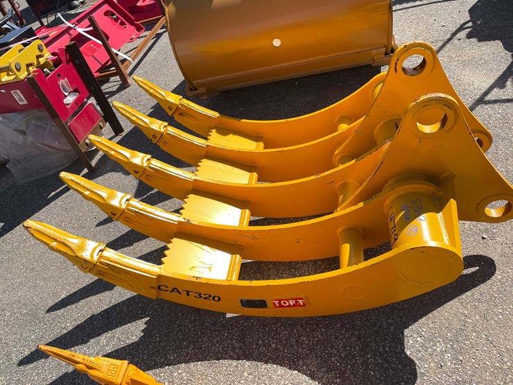 caterpillar-320-image-8