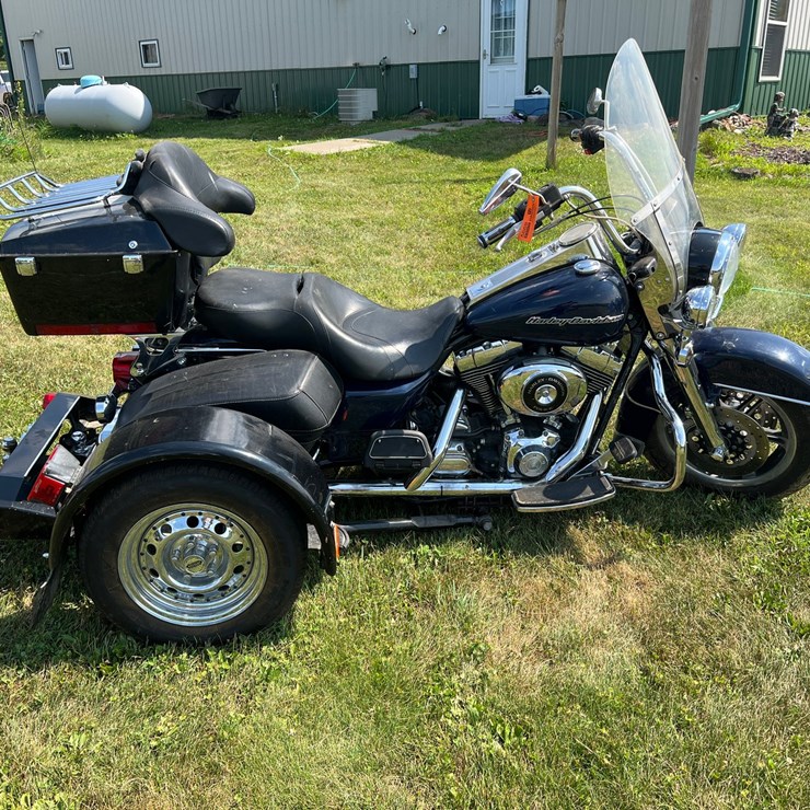 #116 • 2003 Harley Davidson Road King Police Trike Kit (Has MN Title)