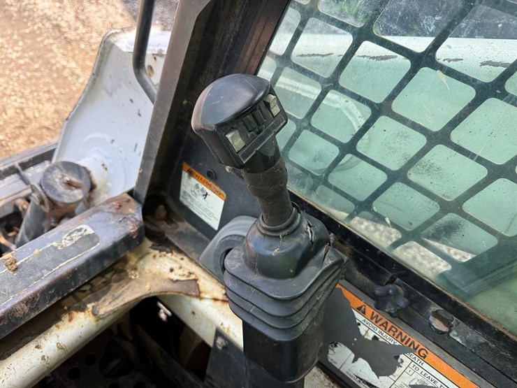 2004-bobcat-t300-image-24