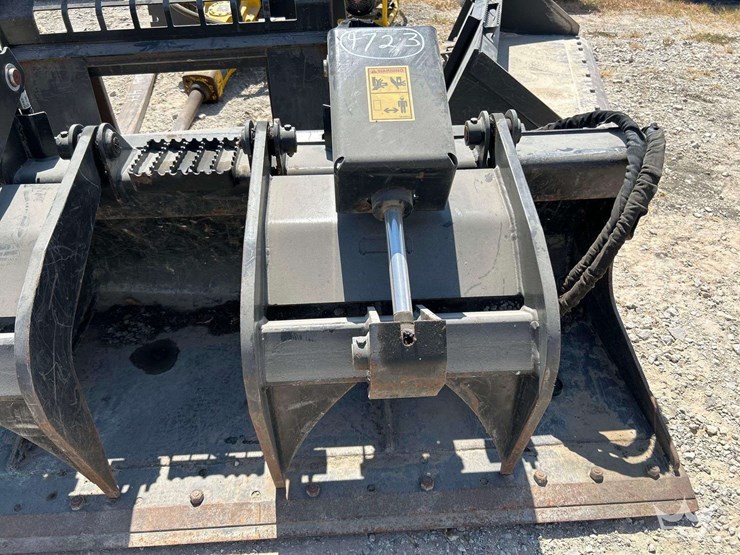 2021-caterpillar-80in.-hydraulic-dual-cylinder-grapple-bucket-skid-steer-attachment-image-8