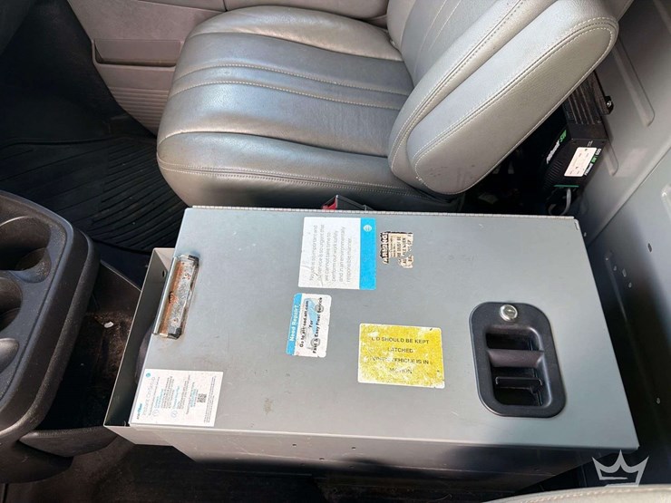 2017-chevrolet-express-2500-image-18