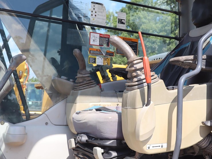 2014-deere-160g-lc-image-9