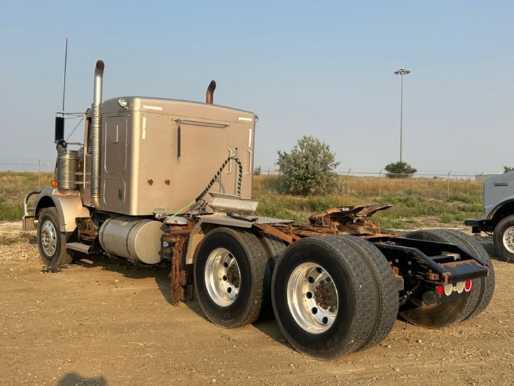 2011-kenworth-t800-image-7