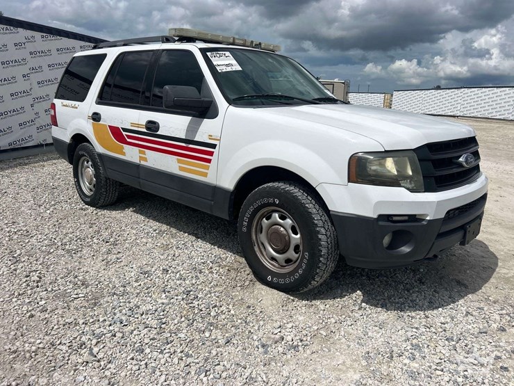 2016-ford-expedition-image-2