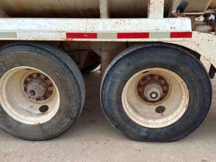 2012-c.gallegos-130bbl-vaccum-trailer-image-6