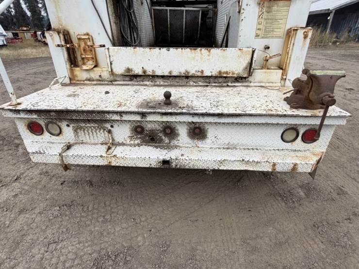 1999-freightliner-fl60-image-18