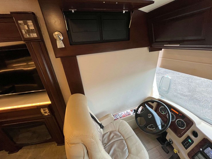 2016-entegra-coach-aspire-44b-mountain-master-luxury-diesel-pusher-motorhome-(51,192-miles)-image-150