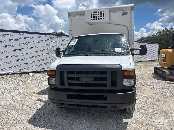 2014-ford-e450-image-32