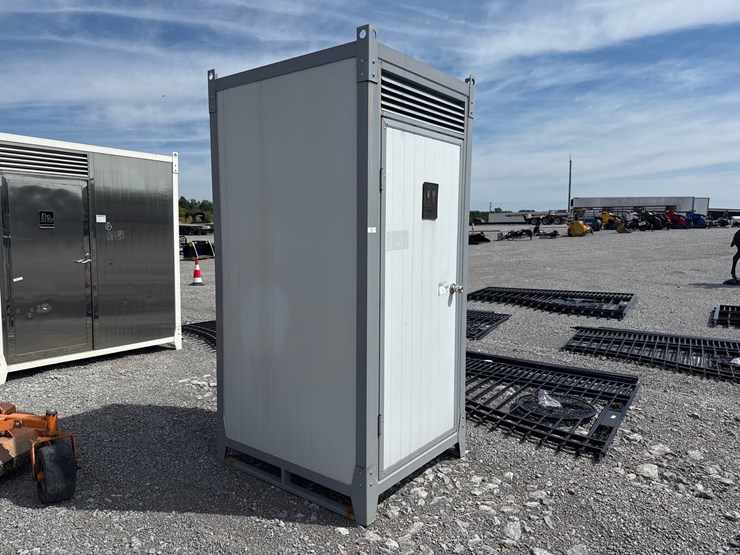 #395-•-portable-restroom-image-2