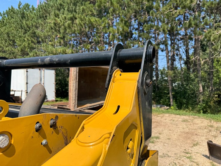caterpillar-242d-image-15