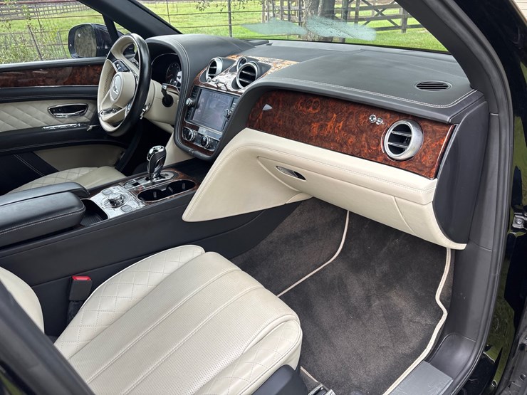 #153-•-offered-at-no-reserve-|-2018-bentley-bentayga-suv-image-34
