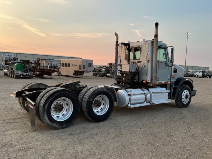 2011-freightliner-coronado-122-sd-image-5
