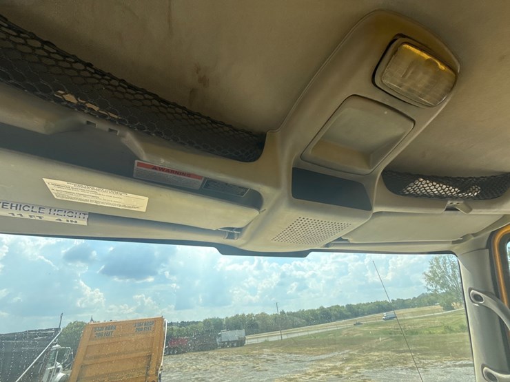 #263-•-2009-international-7500-workstar-tri-axle-dump-truck-image-28