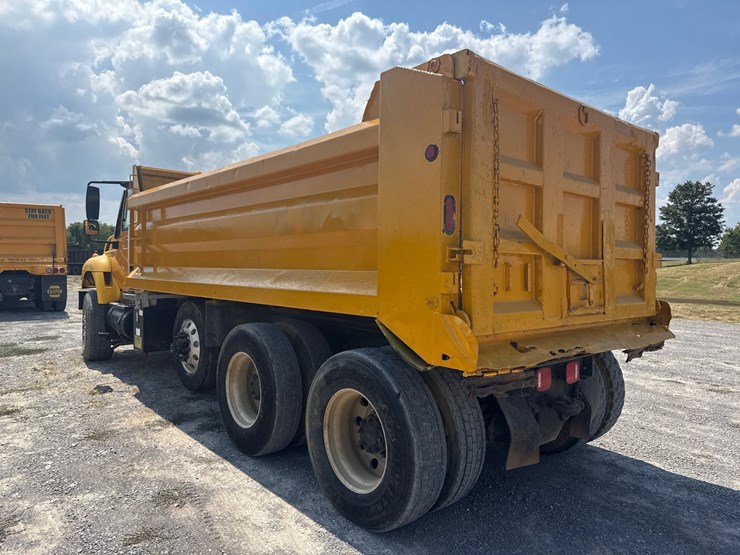 #263-•-2009-international-7500-workstar-tri-axle-dump-truck-image-4