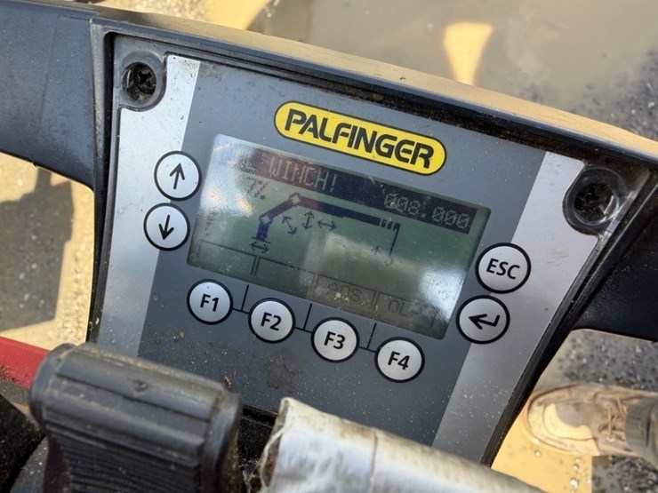 2013-freightliner-114sd-image-58