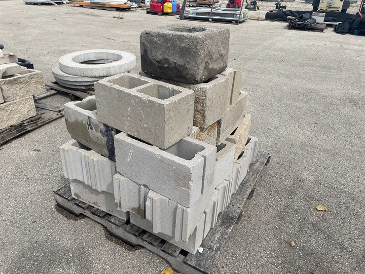 #10626-•-(3)-pallets-of-concrete-pieces-image-4