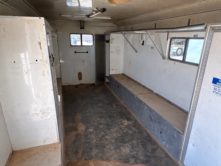 2012-middlebury-trailers-20’-x-100”-t/a-bumper-pull-doghouse-trailer-image-7