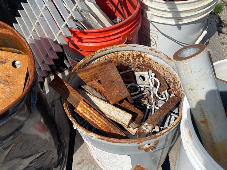 #10615-•-pallet-of-scrap-metal-image-7