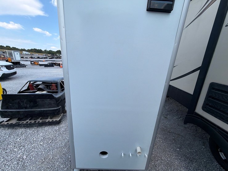 #203-•-portable-restroom-image-4