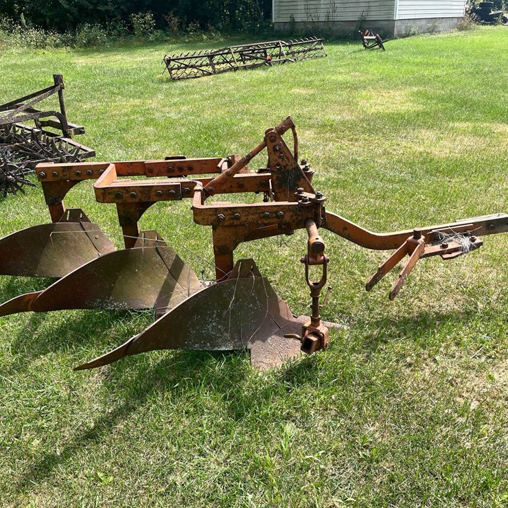 #1639 • Allis-Chalmers Moldboard Plow