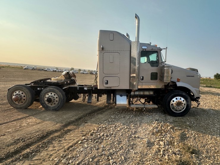 2013-kenworth-t800-image-4