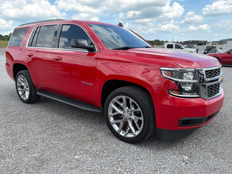 2018-chevrolet-tahoe-lt-image-11