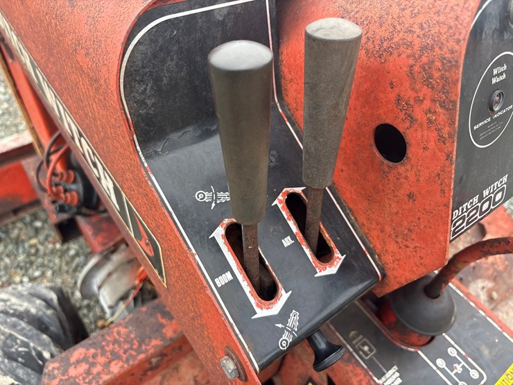 ditch-witch-2200-image-23