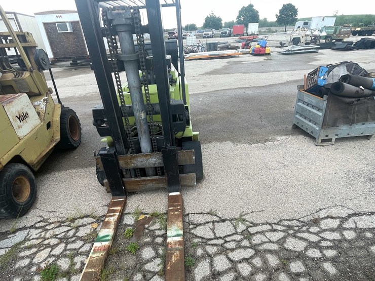 #10491-•-clark-lp-fork-lift-image-3