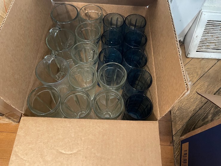 #6247-•-assortment-of-glassware-image-5