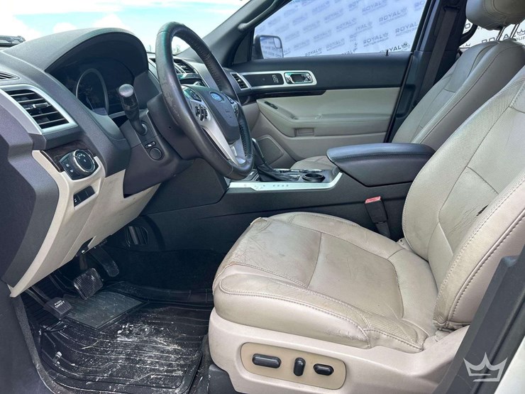2015-ford-explorer-image-13