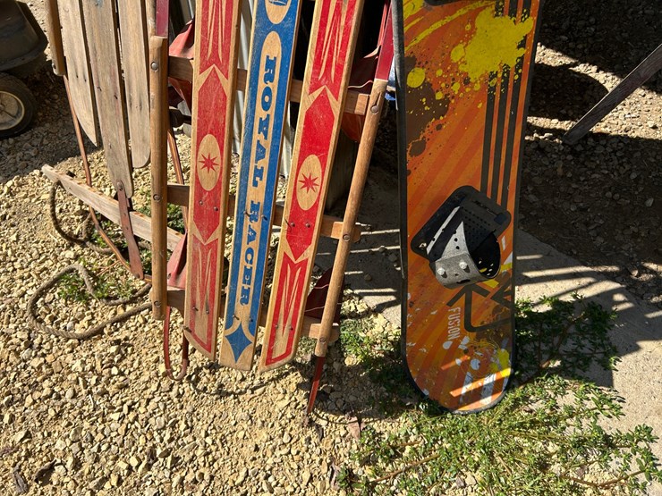 #6270-•-(2)-vintage-runner-sleds-image-9
