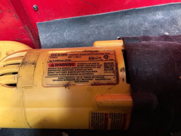 #101-•-dewalt-20v-max-power-tool-assortment-with-batteries-and-accessories-image-5